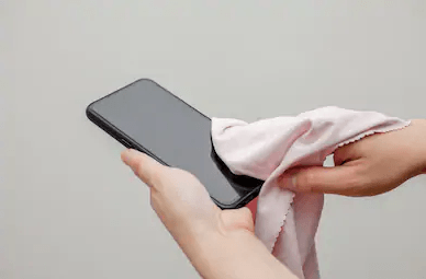 cell-phone-cleaning